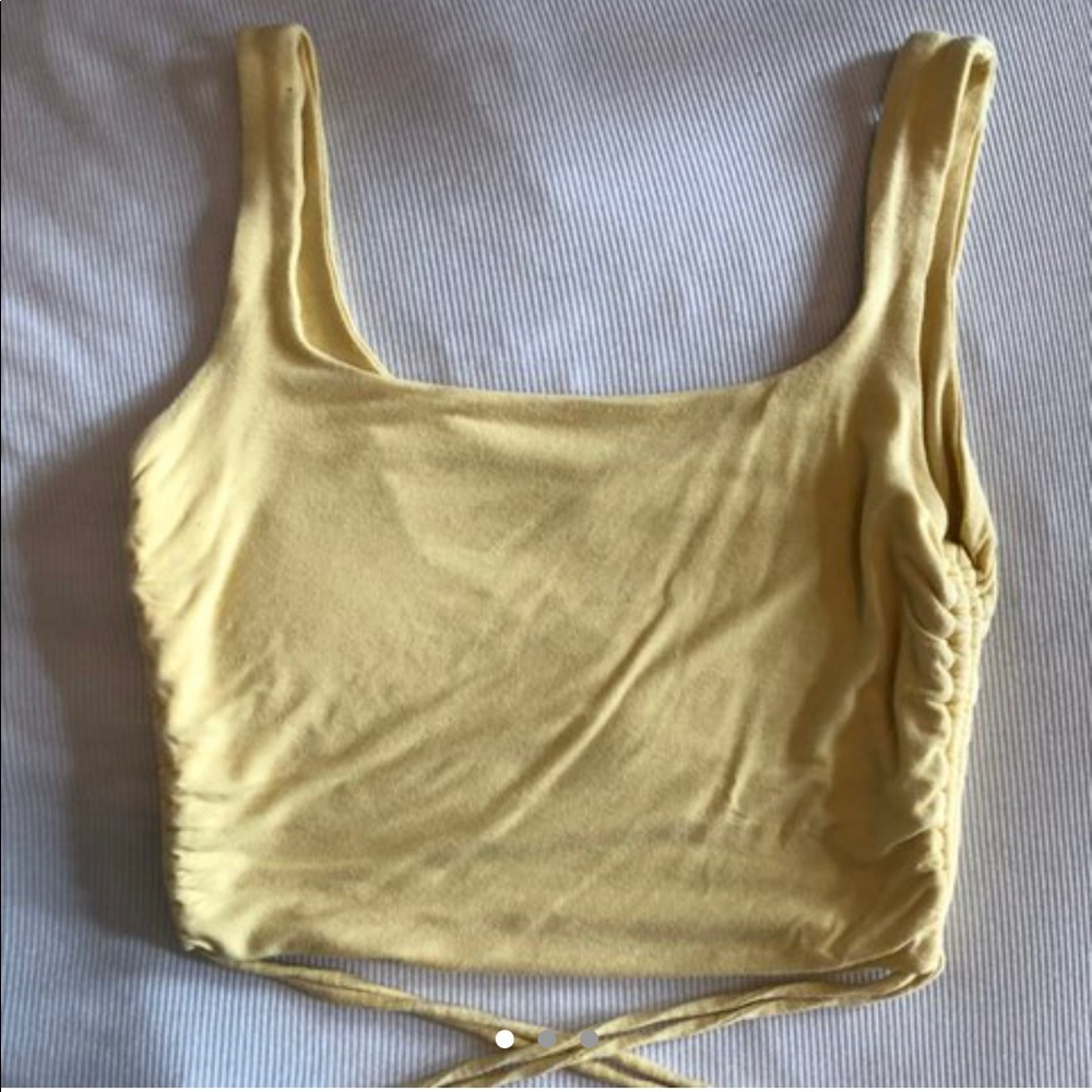 SOLD ❤️‍🔥 Ruched side cropped tank top 💛